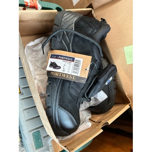 735 - Steel Toe cap trainers -  New condition - size 43 - Viewing Section: S8