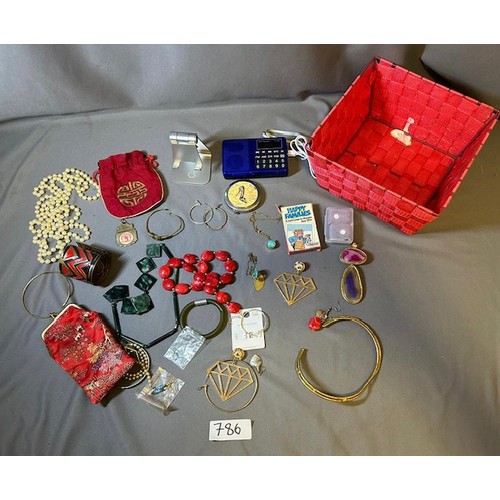 786 - Selection of costume jewelry - Viewing Section O10