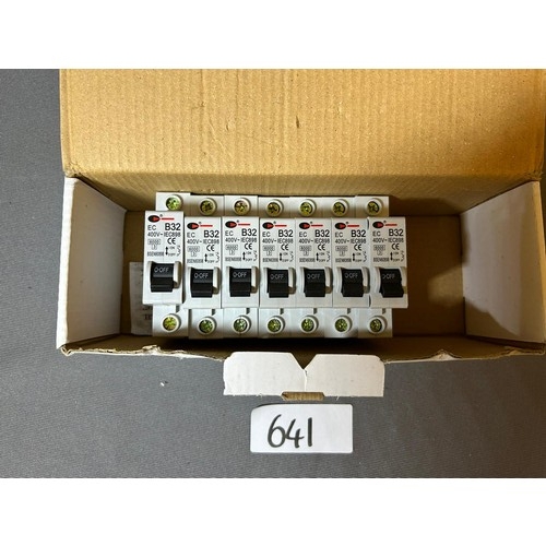 641 - Large Selection of Circuit Breakers - Viewing section: O3