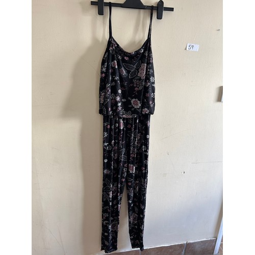 59 - Selection of clothing and 1x pair of size 5 slippers - Viewing Section: O25