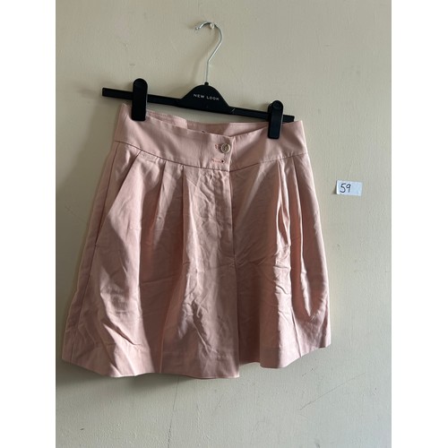 59 - Selection of clothing and 1x pair of size 5 slippers - Viewing Section: O25