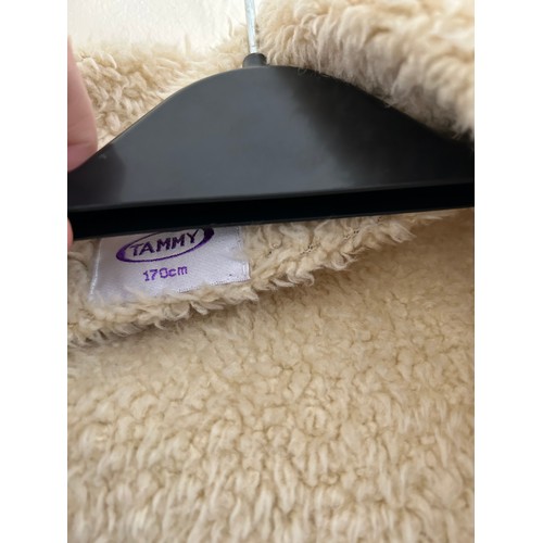 59 - Selection of clothing and 1x pair of size 5 slippers - Viewing Section: O25