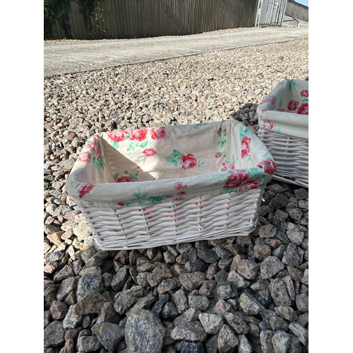 18 - 3 x Baskets (largest basket is 42 x 32 x 16cm approx.) - Viewing Section: S5