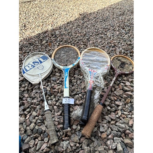 20 - Selection of rackets - Viewing Section: S2