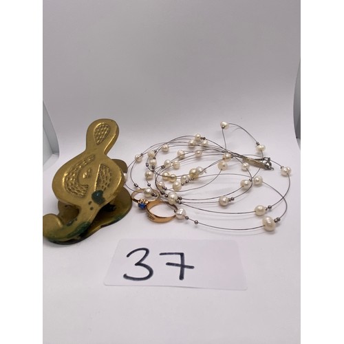 37 - Selection of various jewelry and brass clip - Viewing Section: O35