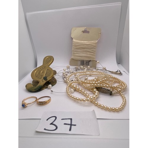 37 - Selection of various jewelry and brass clip - Viewing Section: O35