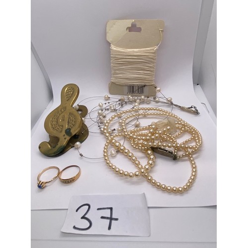 37 - Selection of various jewelry and brass clip - Viewing Section: O35