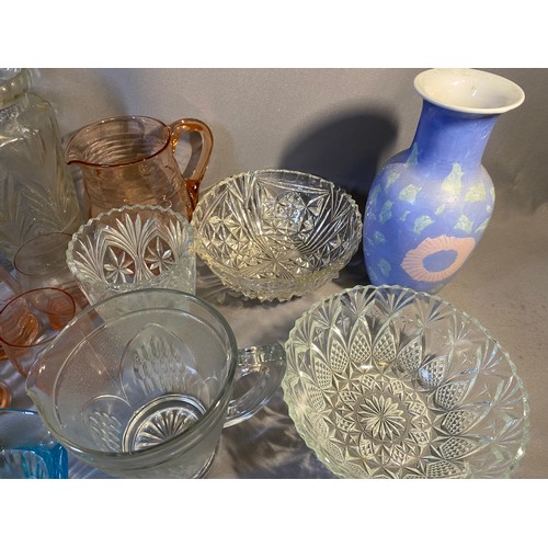 82 - Selection of glassware - Viewing Section: S7