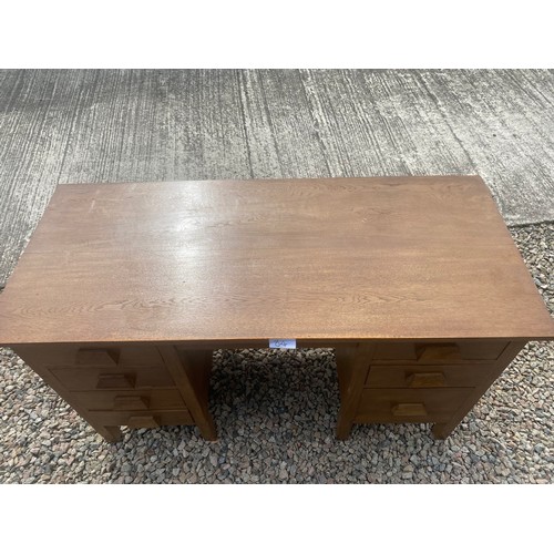 84 - Oak desk (138 x 82 x 47cm approx.) - Viewing Section: S1