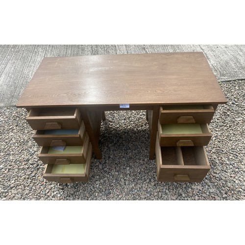 84 - Oak desk (138 x 82 x 47cm approx.) - Viewing Section: S1