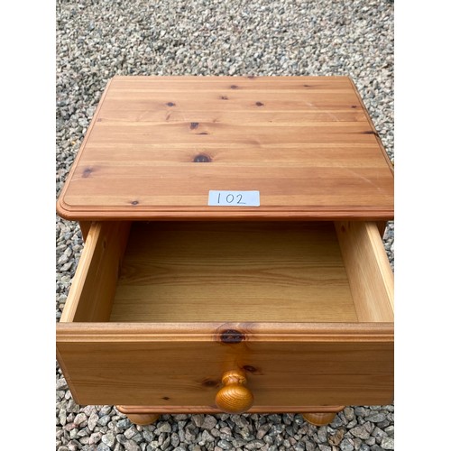 102 - Bedside table (59x38x45cm approx.) - Viewing Section: S9