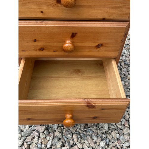 102 - Bedside table (59x38x45cm approx.) - Viewing Section: S9