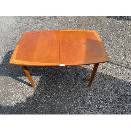 145 - Extendable dinning table (131 x 86 x 75 cm when not extended and 183 x 86 x 75 when extended Approx.... 