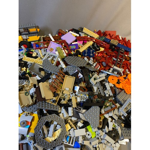 169 - Selection of various Lego mostly from the 'hidden sides' set  - Approx. 2.90kg - Viewing Section: O1... 