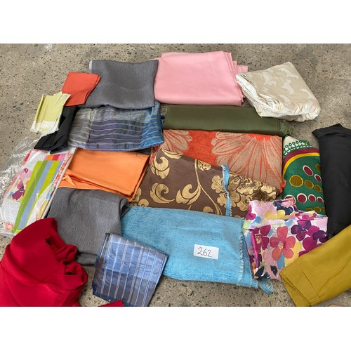 262 - Selection of various fabrics etc - Viewing Section: O10