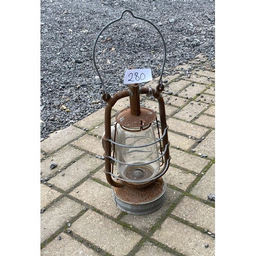 280 - Vintage oil lamp  - Viewing Section: O4