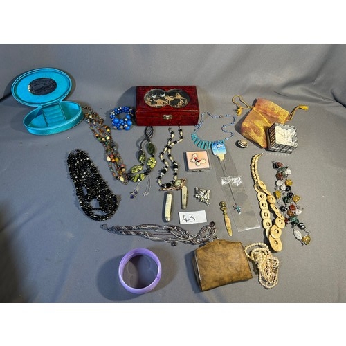 43 - Selection of jewelry etc. - Viewing Section: O13