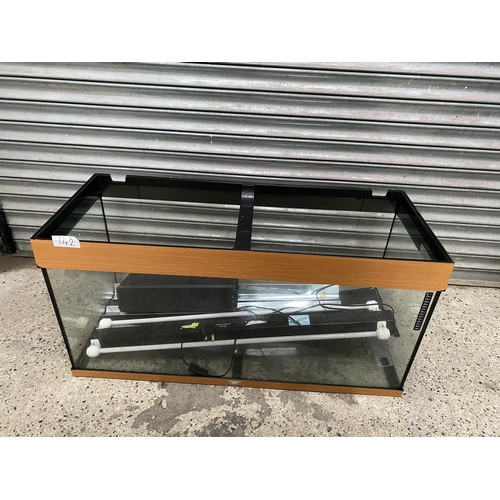 142 - Fish tank (101 x 51 x 41cm approx.)  - Viewing Section: S9