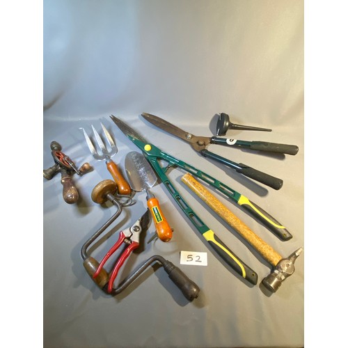 52 - Selection of Tools - Viewing Section: O30