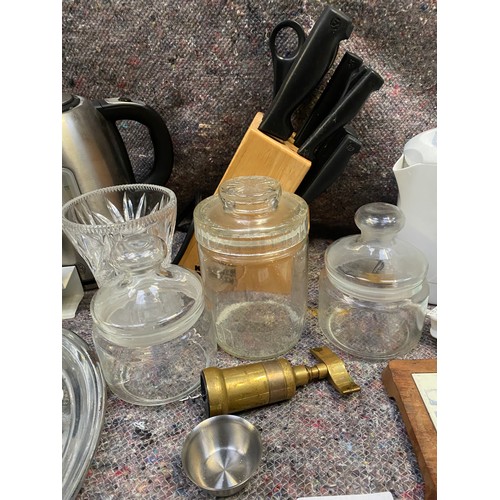 57 - Selection of various kitchen items  - Viewing Section: S4