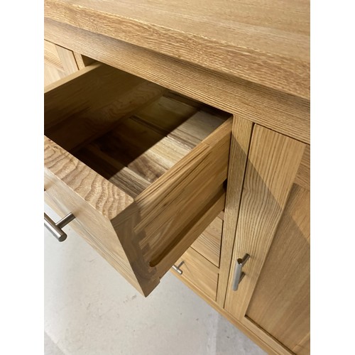 71 - Solid Oak Sideboard - 3 x drawers, 2 cupboards - 97 x 37 x 78 cm approx. - Viewing Section: S14