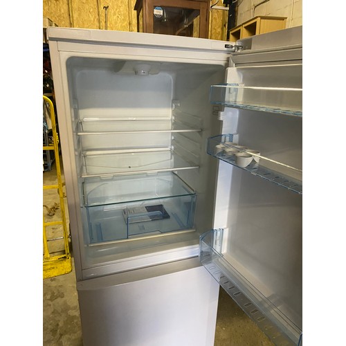 20 - Beko Fridge Freezer - Clean - Viewing section: S5