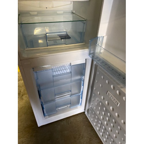 20 - Beko Fridge Freezer - Clean - Viewing section: S5