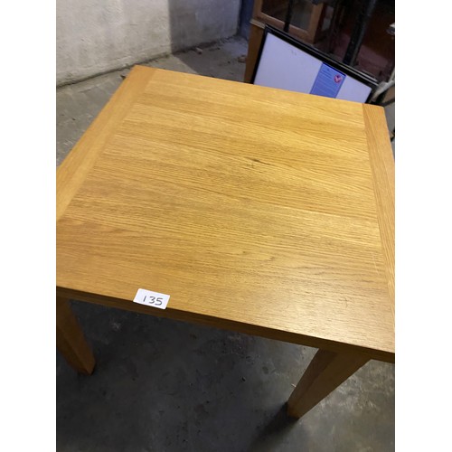 135 - Oak Extendable Table - 90 x 90 cm approx (181 x 90 cm approx when extended) - Viewing Section: S5