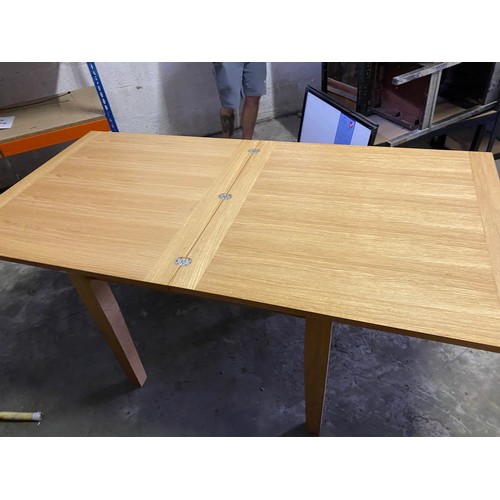 135 - Oak Extendable Table - 90 x 90 cm approx (181 x 90 cm approx when extended) - Viewing Section: S5