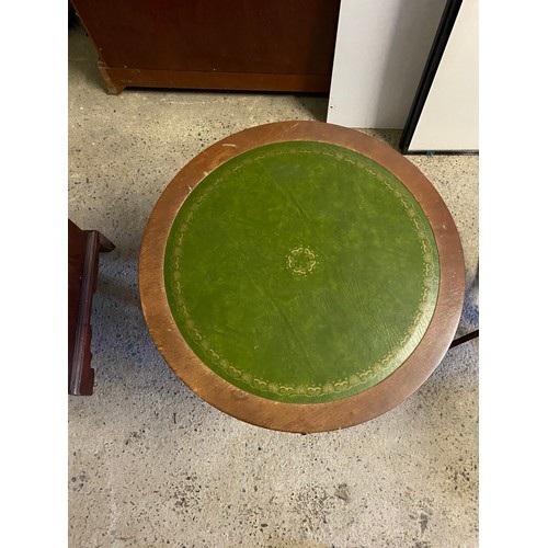 289 - Small Round table - 63 x 61 cm approx. - Viewing Section: S9