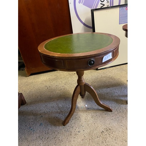 289 - Small Round table - 63 x 61 cm approx. - Viewing Section: S9