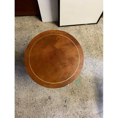 290 - Small Round Side Table - 63 x 45 cm approx. - Viewing section: S9