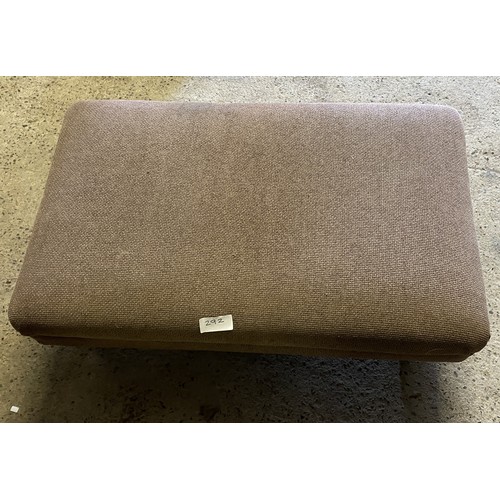 292 - Footstool - 91 x 58 x 32 cm approx. - Viewing Section: S15