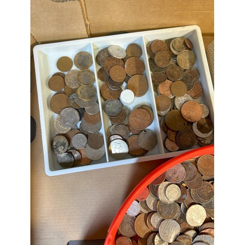 369 - Box of various coins - Viewing Section:  Restricted Viewing please ask office staff if you wish to v... 