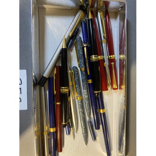 352 - Collection of Fountain pens, Other Pens and propelling pencils - Viewing Section: O46