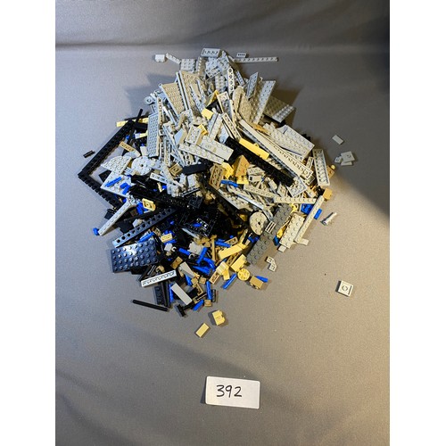 392 - Selection of Lego - 5.05kg approx. (including box) - Viewing Section: O37