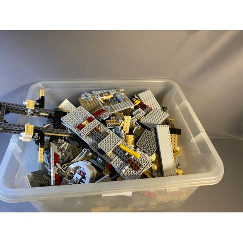 393 - Tub of Various Lego - Approx. 5.7kg including tub - Viewing Section: O37