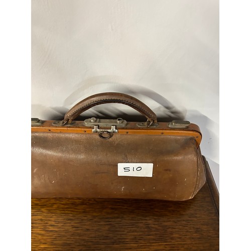 510 - Antique brown Handbag - Viewing Section: O4