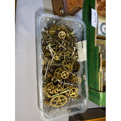 579 - Selection of various clocks & parts - Viewing Section: O34