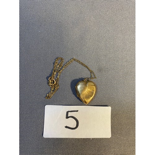 5 - 375 Gold locket & chain - Viewing Section: O47