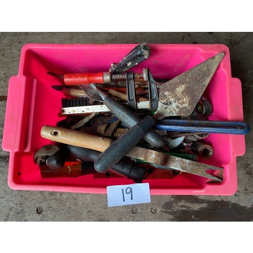 19 - Selection of various tools - Viewing Section: O38