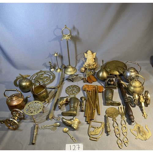 127 - Selection of various brass items  - Viewing Section: O11