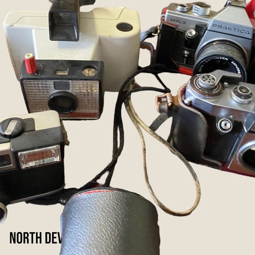 344 - Assorted collection of vintage cameras - Viewing Section: O7