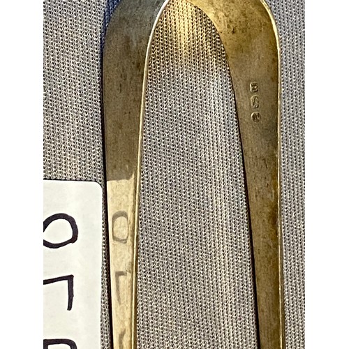 855 - Hallmarked Silver sugar tongs - Viewing section: O47