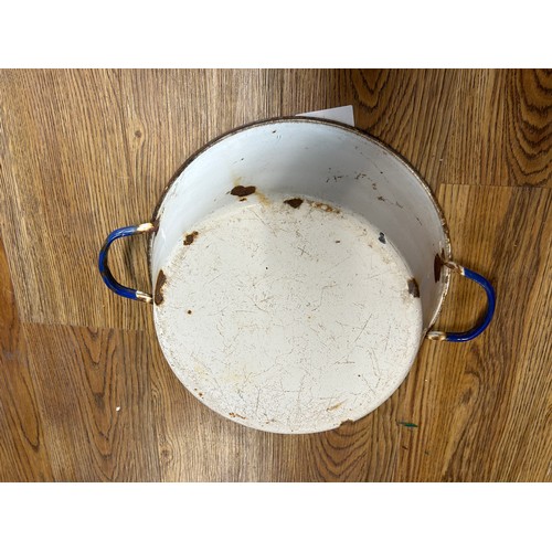 77 - Enamel preserving pan with Handles - Viewing Section: O3