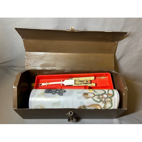 60 - Tool box containing stenciling equipment - Viewing section: O5