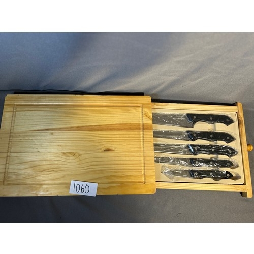 1060 - Knife set & Chopping Board - Viewing Section: O2