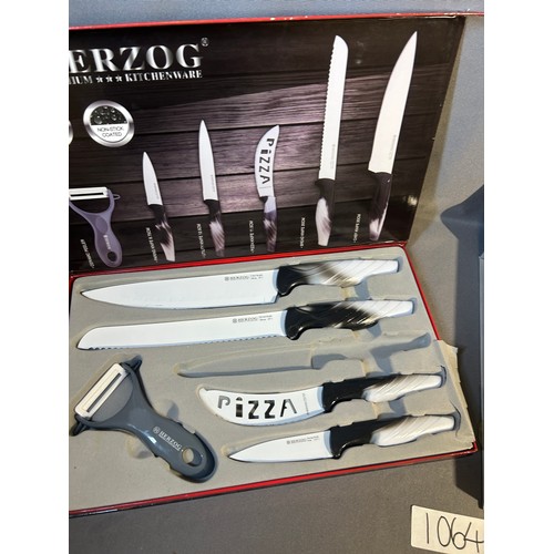 1064 - 2 x Knives sets - Viewing Section: O2