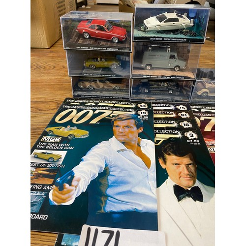 1171 - Selection of collectable James Bond Vehicles and books to include: The Man With The Golden Gun, The ... 