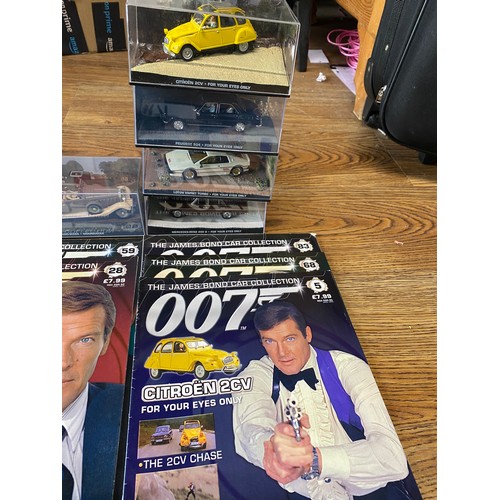 1171 - Selection of collectable James Bond Vehicles and books to include: The Man With The Golden Gun, The ... 